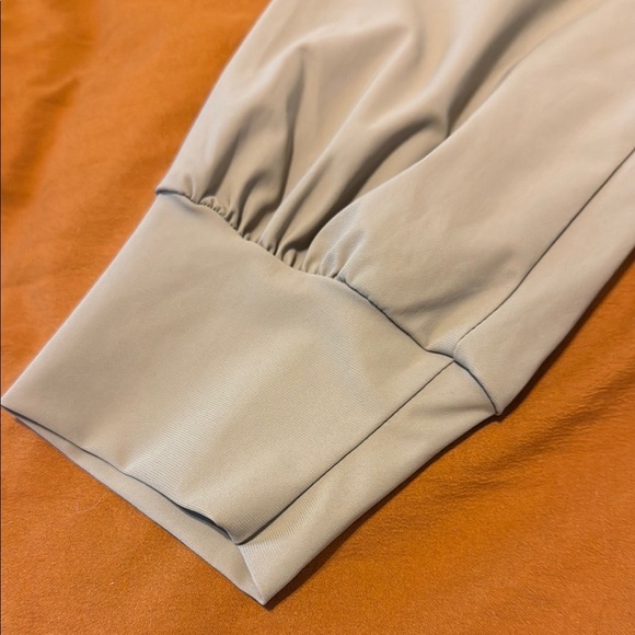 Women’s Halara Cream Jogger Pants Size S - Picture 3 of 4